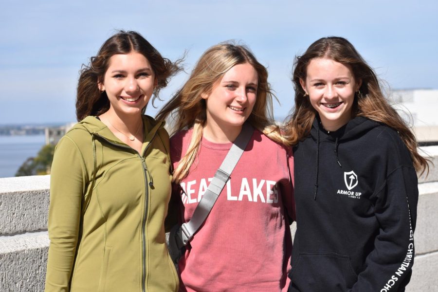 Students+join+community+members+in+tour+of+state+capitol+%26+museums