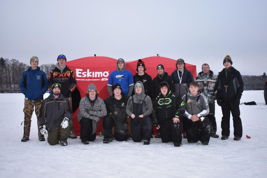 Fishing club reelsem in at ice season opener