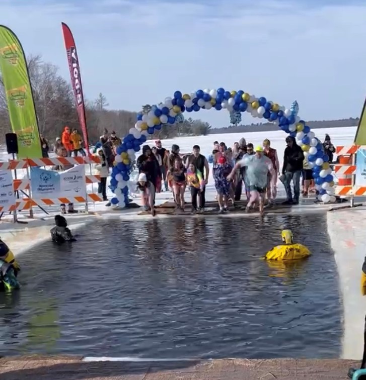 Polar Plunge raises more than $4,000 for Special Olympics