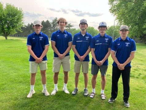 Golfers place second at regionals, advance to sectionals
