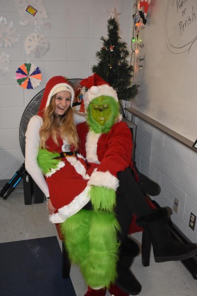 Students & staff embrace the holiday spirit