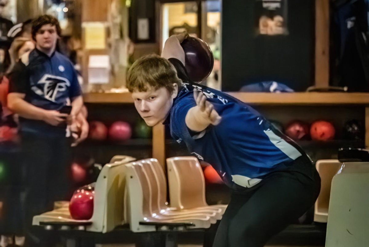Bowling team hits the lanes in pursuit of state bid