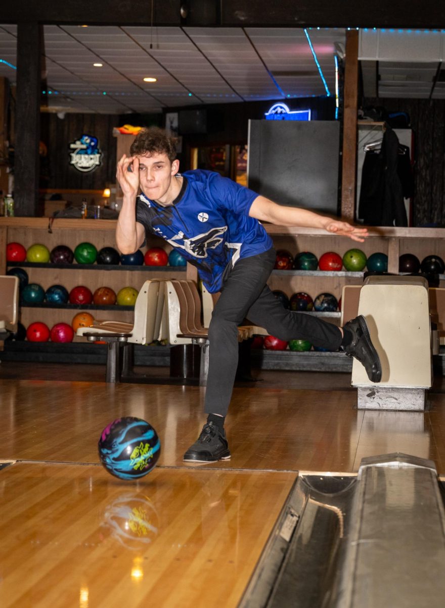 Amherst Bowlers Qualify for State Tournament After Finishing 9-1